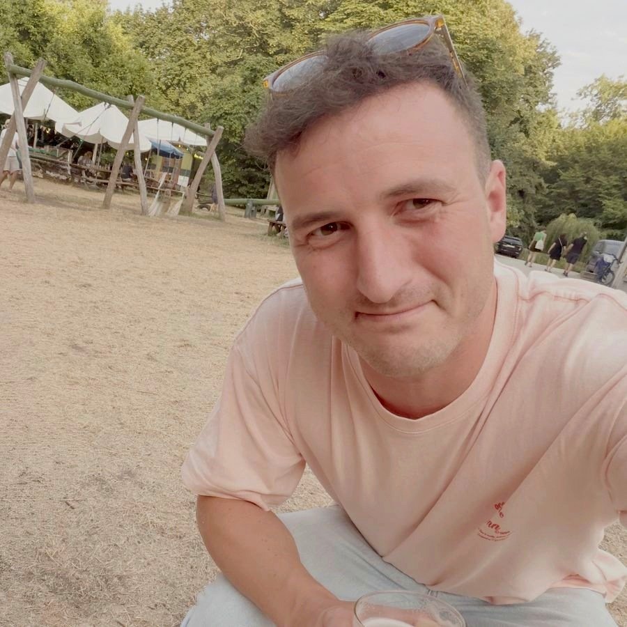 Arne, ontspannen op een zomers event